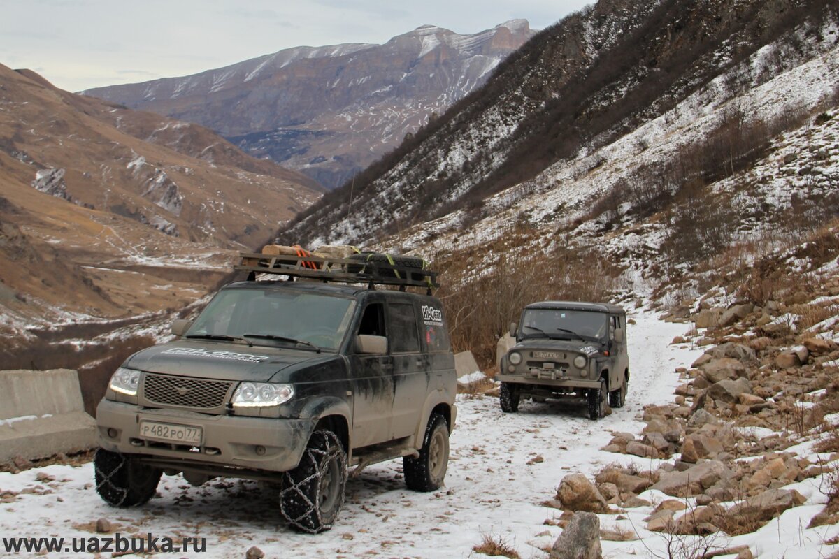 Цепи противоскольжения на УАЗ Патриот. Обледенелый подъем в горах Кавказа.