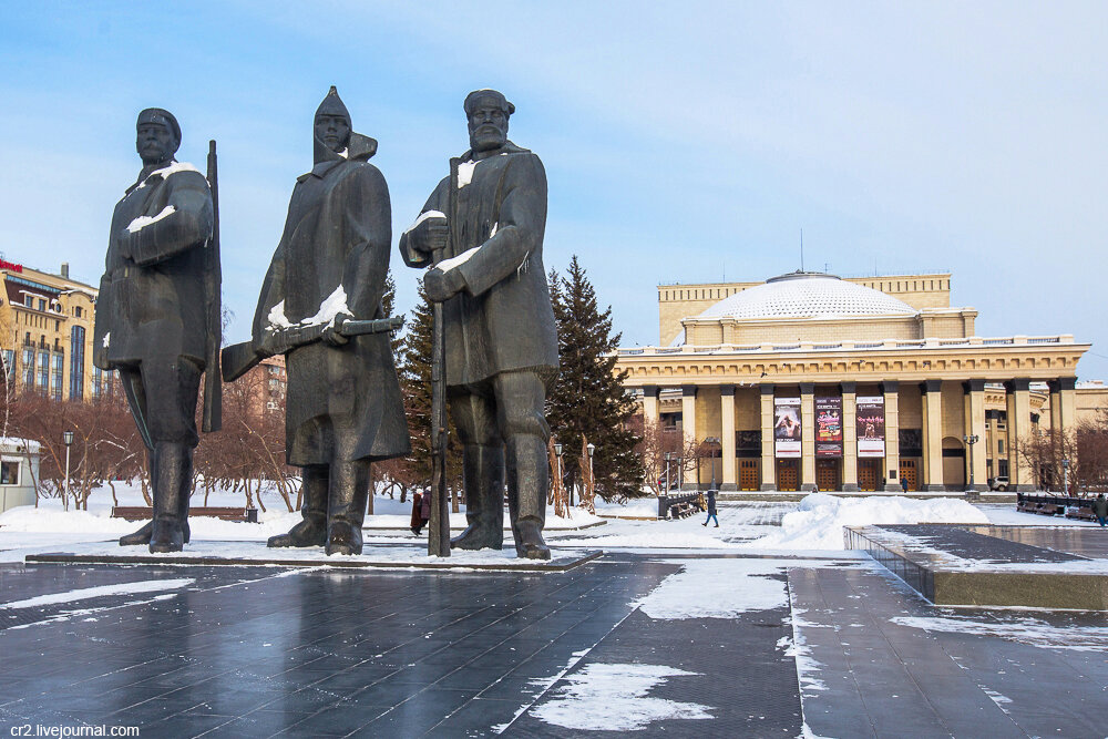 Скульптуры на Площади Ленина. Новосибирск 