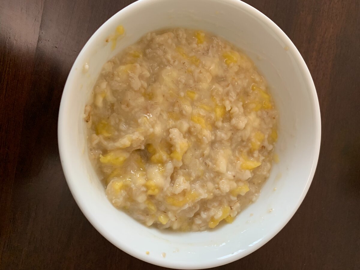 Завтрак – геркулес на воде с яблоком, приготовленным на пару, нектарин.
