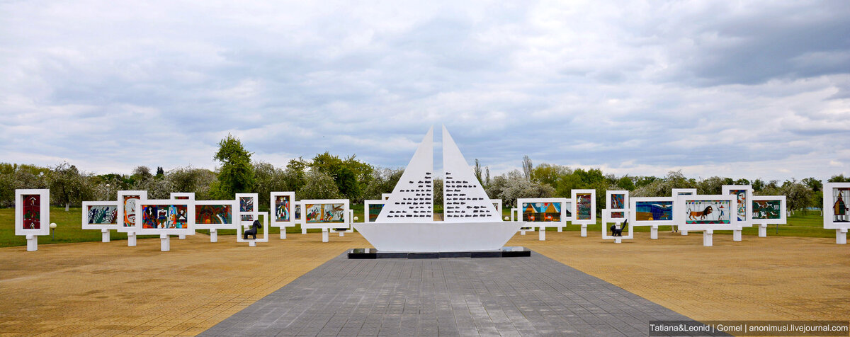 Детский мемориал. Мемориал красный берег. Гомельская область красный берег мемориальный комплекс. Детская Хатынь красного берега. Мемориальный комплекс детям жертвам войны красный берег.