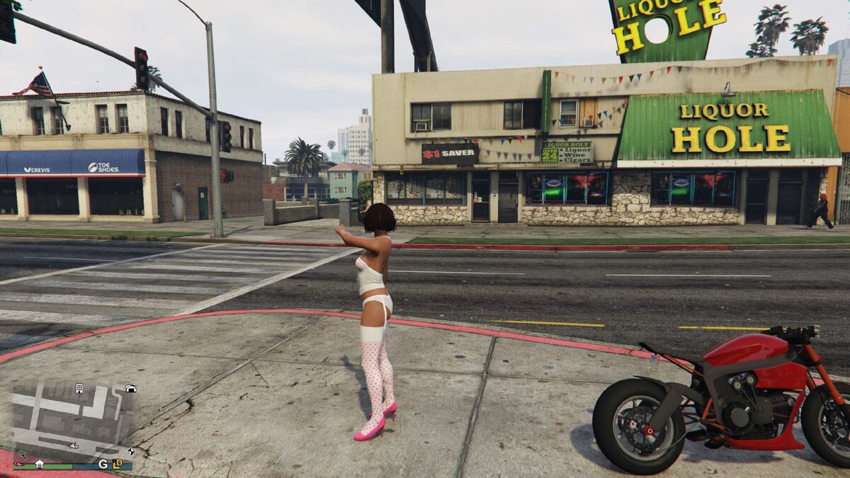 Фигурка Mini Space Ranger находится на железной лестнице около канала Веспуччи / The Mini Space Ranger figurine is on an iron staircase near the Vespucci Canal