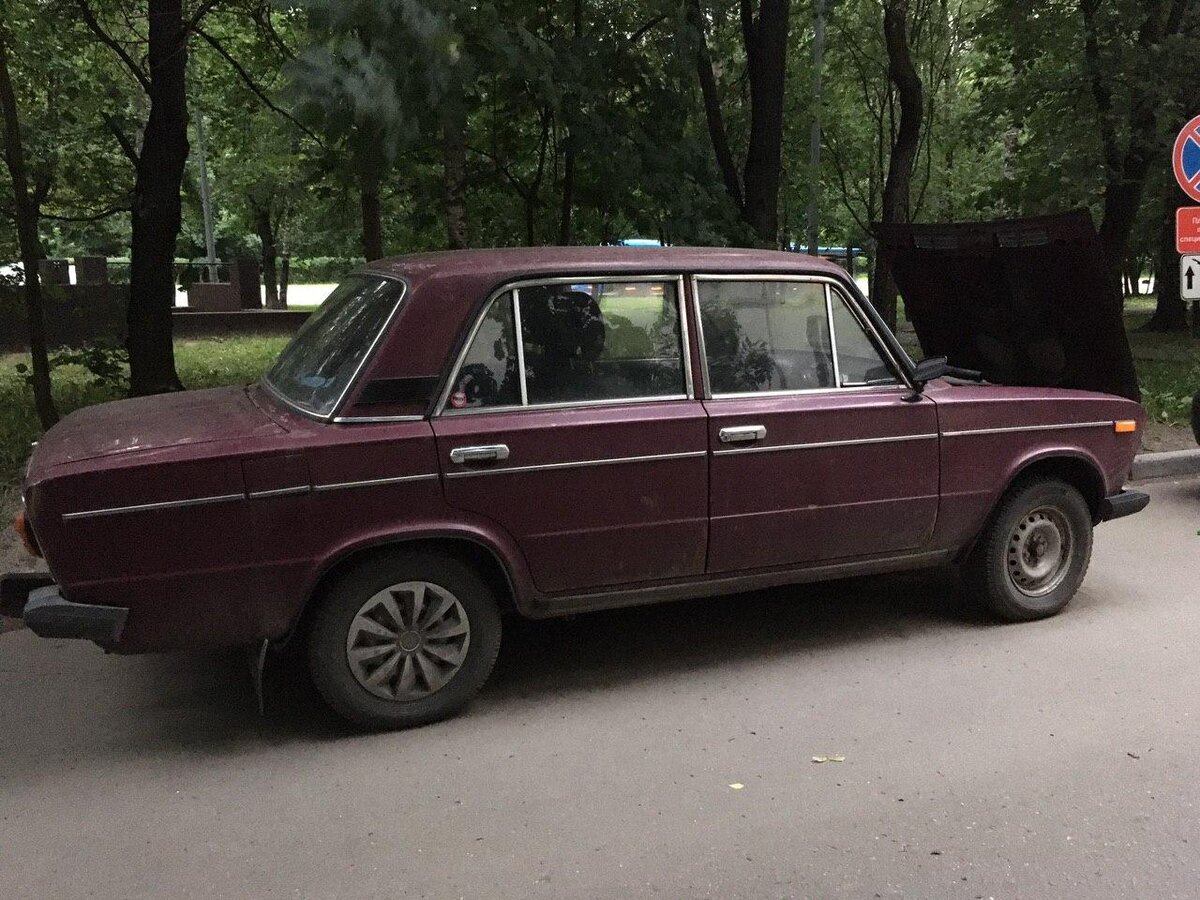 ВАЗ 2106, правая сторона, капот открыт