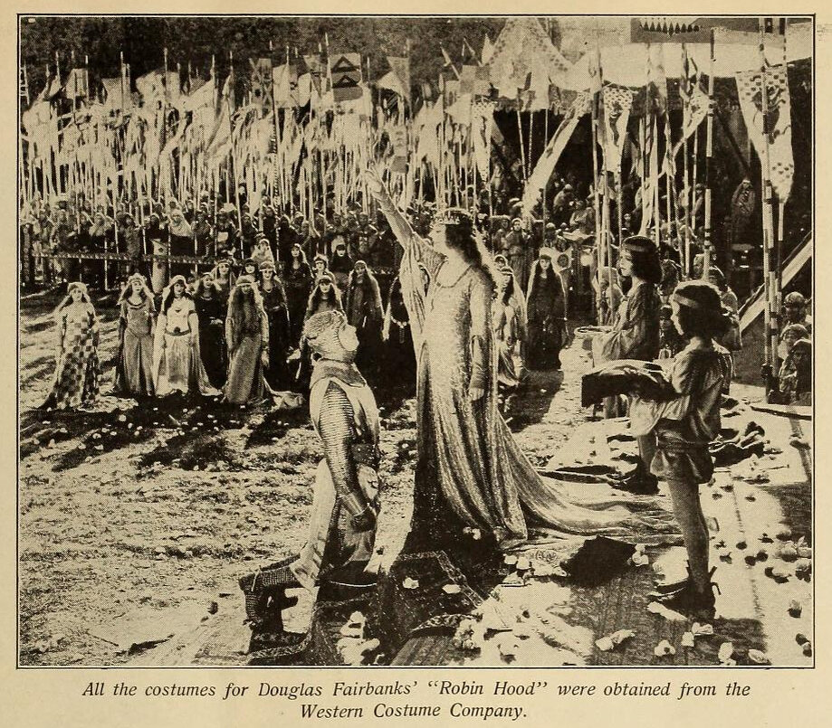 Фрагмент фильма "Робин Гуд" 1922 г., костюмы для которого созданы в Western Costume Company. Photo via Picture-Play Magazine (Feb. 5, 1927) с сайта https://www.findinglostangeles.com/all-content/2018/2/23/western-costume-company