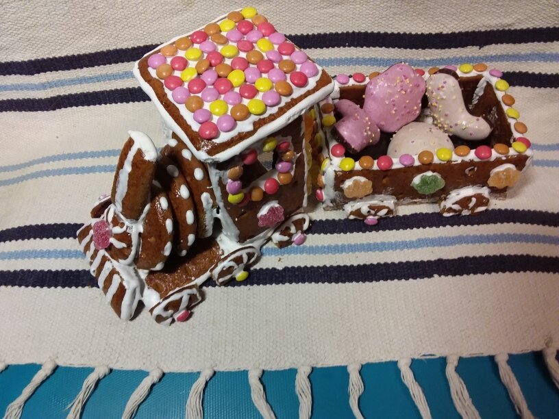 Паровозик готов развозить подарочки!