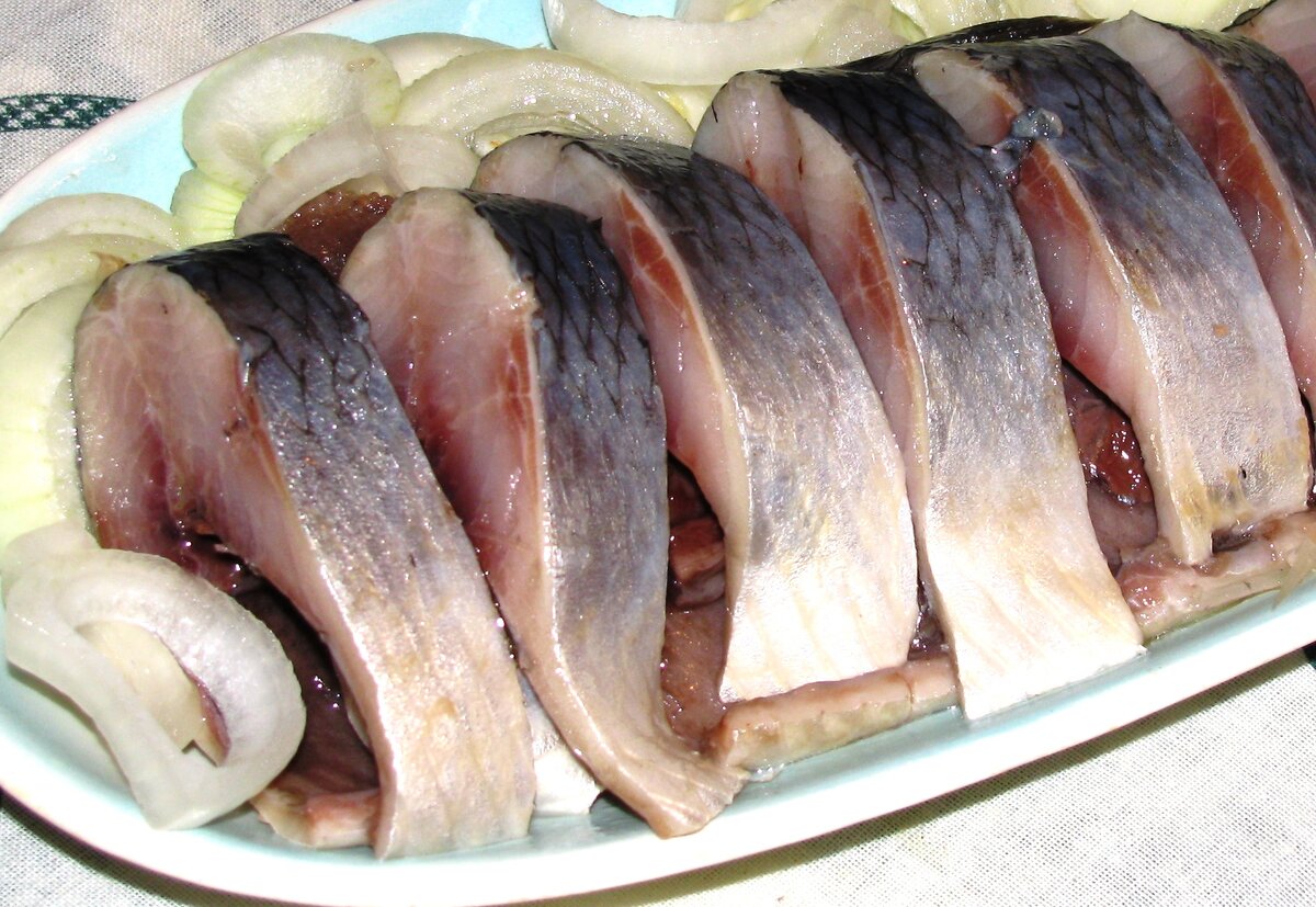Сельдь солёная.