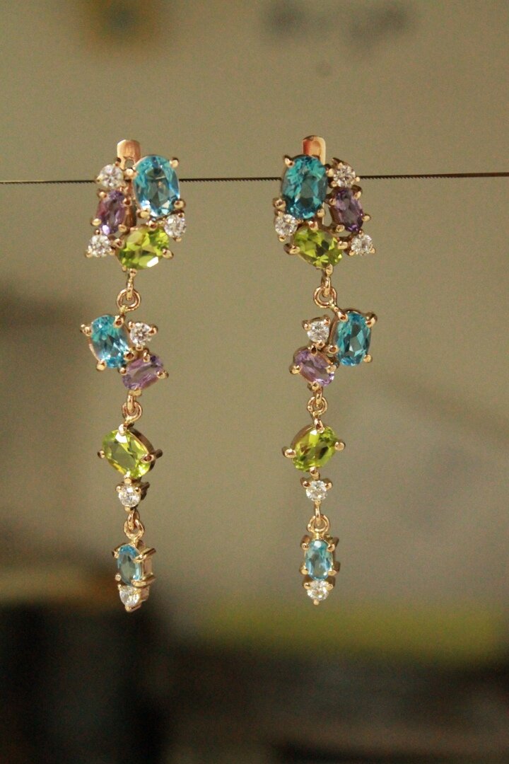 Серьги с цветными камнями