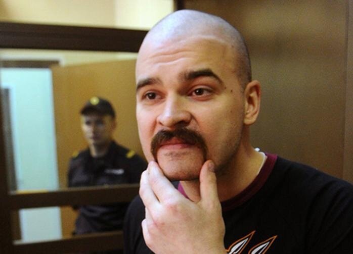  Стало известно о третьей предсмертной записке националиста Максима Марцинкевича по прозвищу Тесак. Ее нашли во рту у мёртвого неонациста. Об этом сказано в постановлении об отказе в возбуждении уголовного дела по факту смерти Марцинкевича. Документ в ночь на 4 декабря опубликован в телеграм-канале имени погибшего, который ведут его близкие.

В ней говорится, что «он убийства, о совершении которых дал признательные показания, не совершал, себя, а также иных лиц, указанных в его показаниях, оговорил»