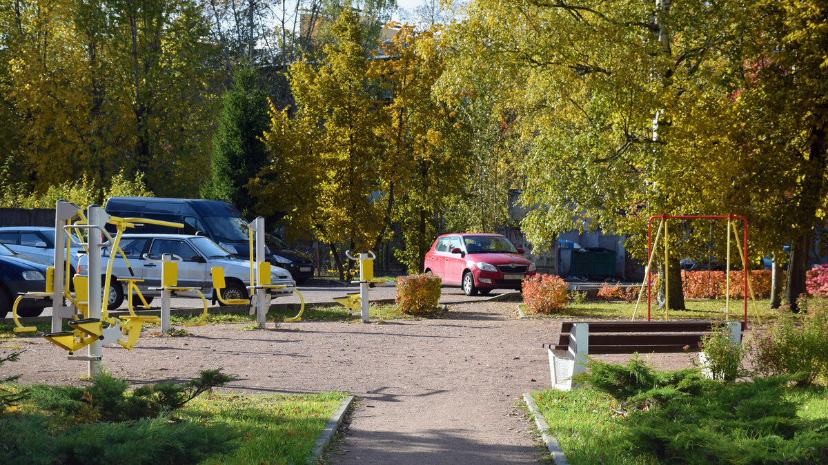 Полузакрытый двор