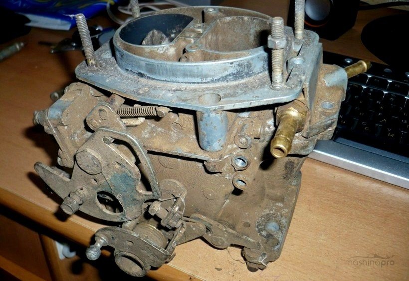 Загрязненный карбюратор