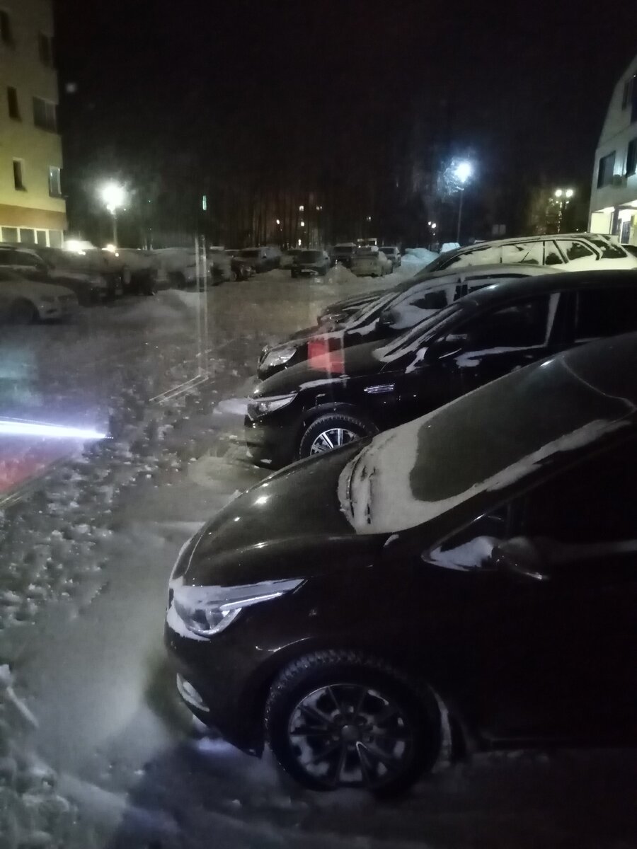 Суровые погодные условия добавляют трудности как сторожу, так и автомобилистам