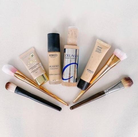 Эти тональные крема разные по плотности, поэтому подходят как для дневного макияжа, так и для вечернего.