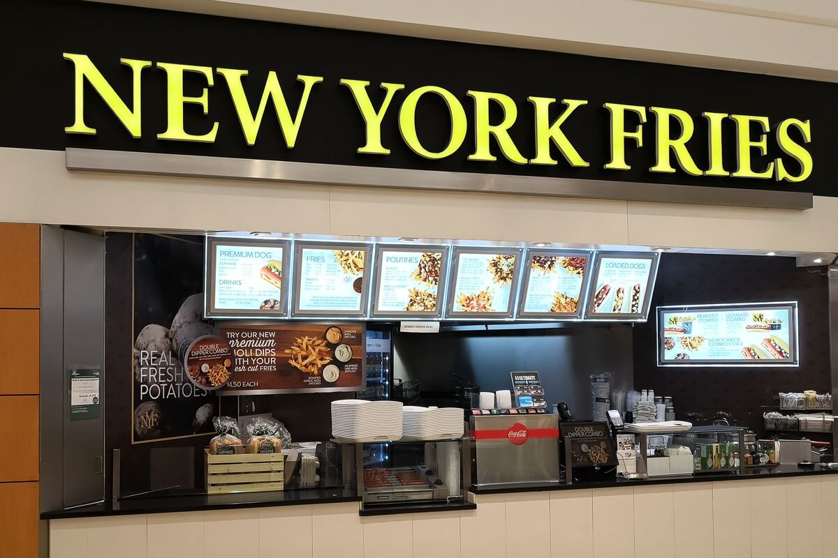 Заведение New York Fries. Всязто из https://cdn.vox-cdn.com/