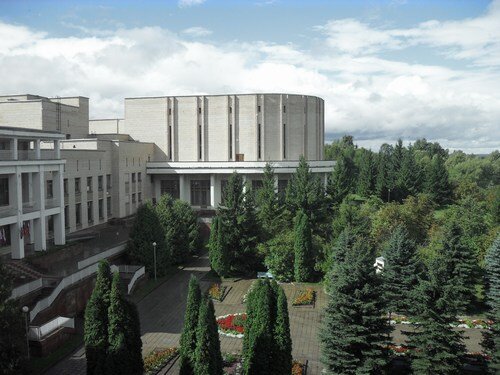 Вот эти корпуса строила моя рота