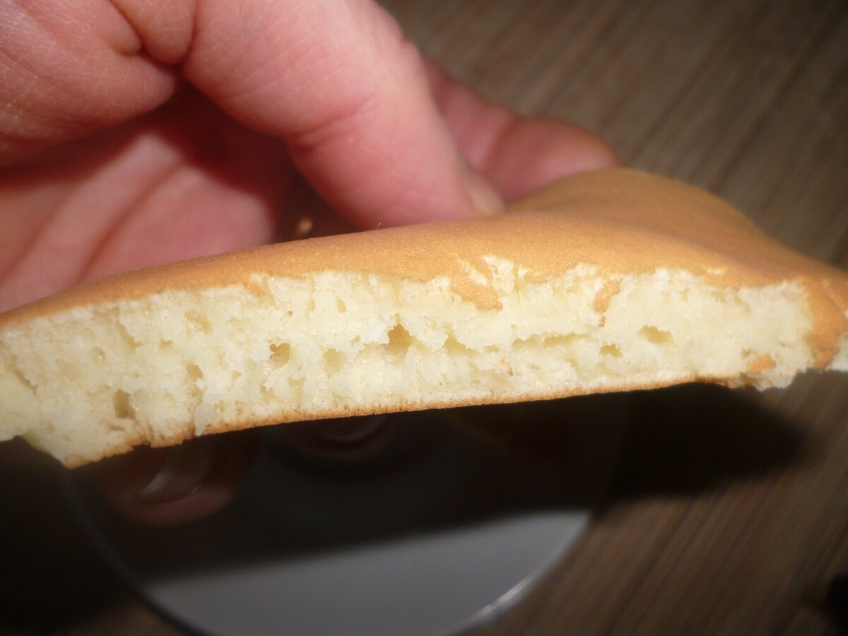 Вот так мой панкейк выглядит в разрезе и сироп впитывает, как губка.