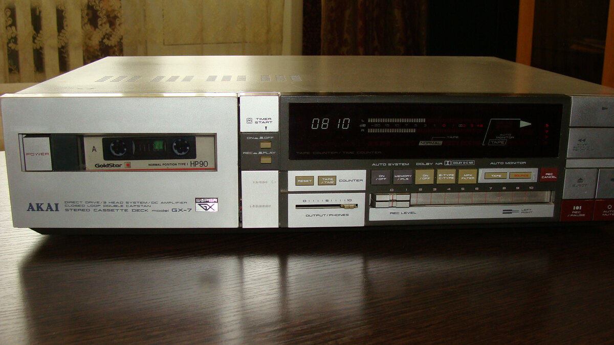 Кассетная дека Akai - примерно на таком аппарате я впервые серьёзно ознакомился с творчеством Михаила Круга