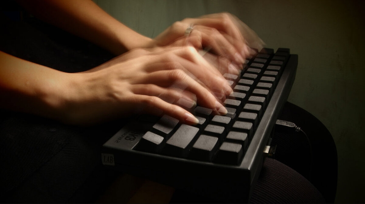 Источник: https://ptzgovorit.ru/sites/default/files/original_nodes/fast-typing.jpg