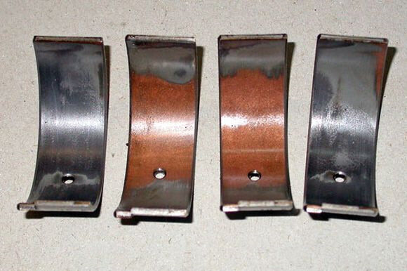 вкладыши шатунные зубр 12е. вкладыш металлический. металлические вставки. покрытие металла черным родием. металл вкладышей.