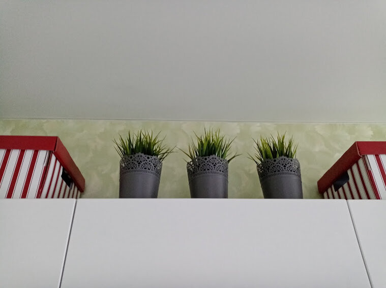 Фото автора. Разместила на кухонном шкафу