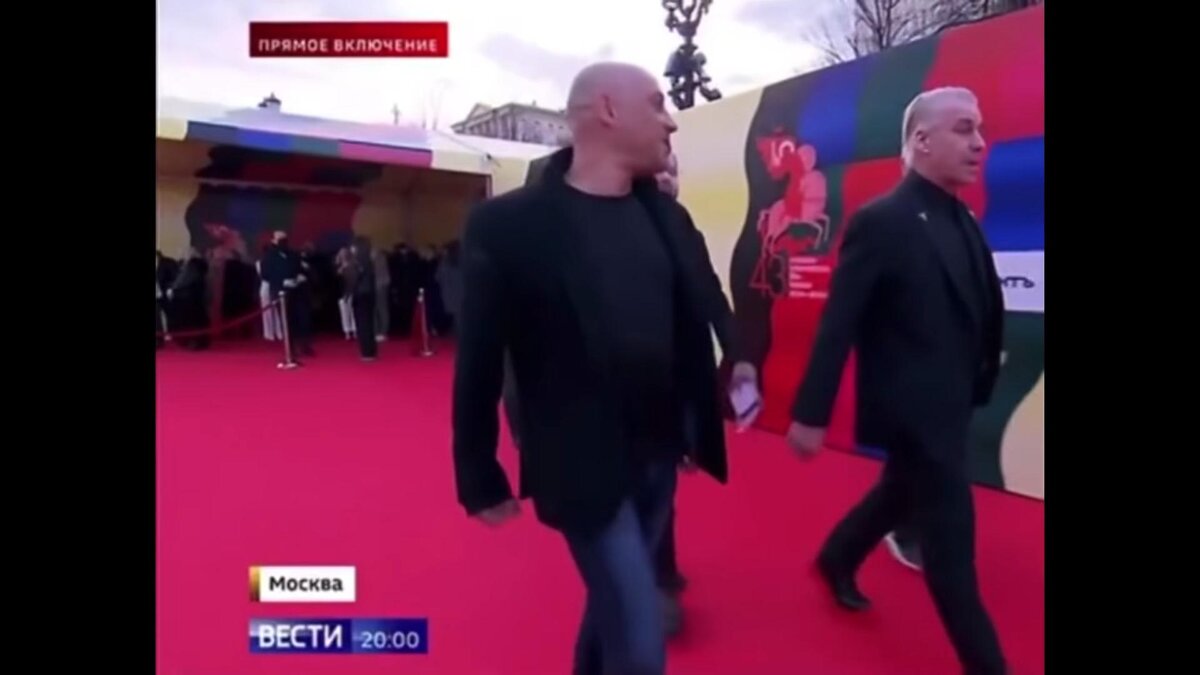 Так же он посетил Международный Кинофестиваль.