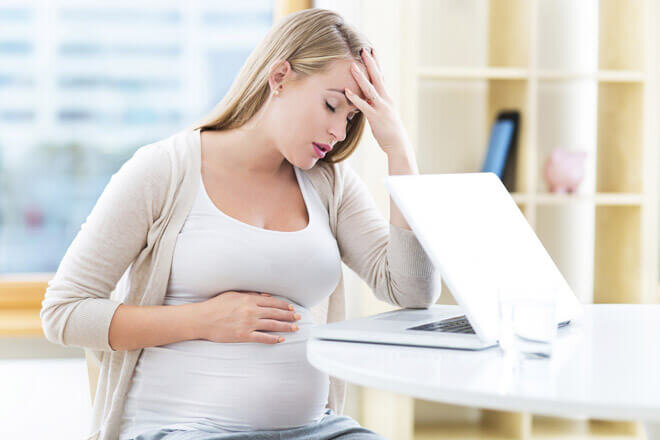 Что делать с тяжестью в желудке при беременности