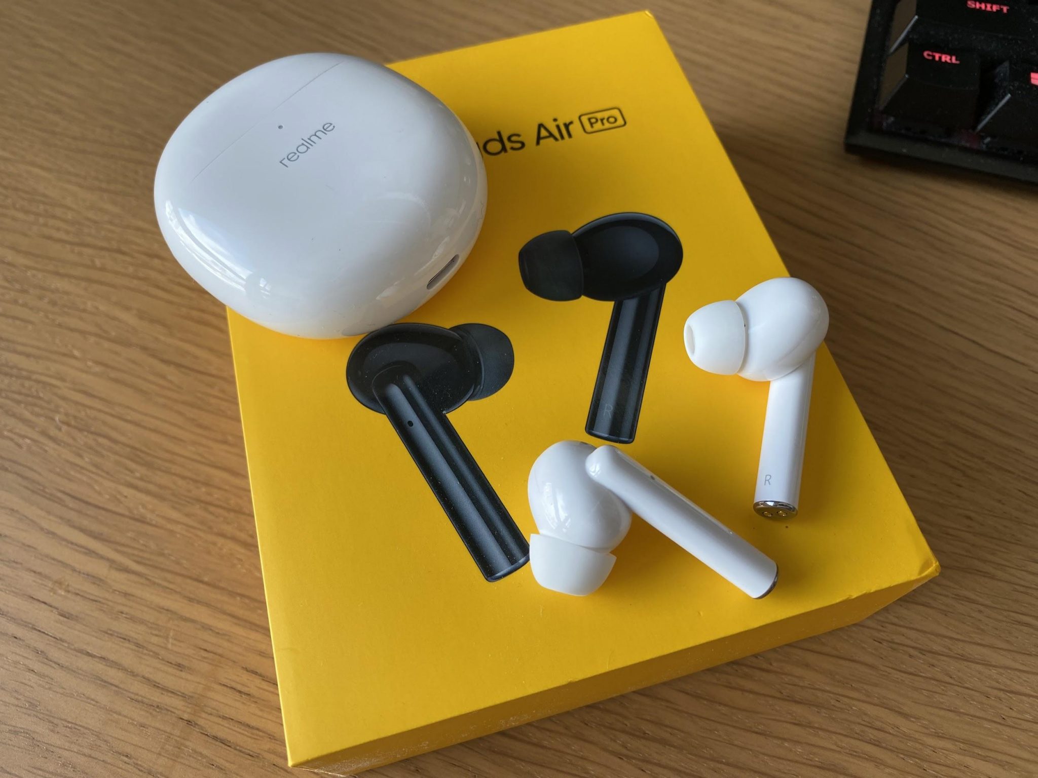 Обзор полностью беспроводных наушников Realme Buds Air Pro2