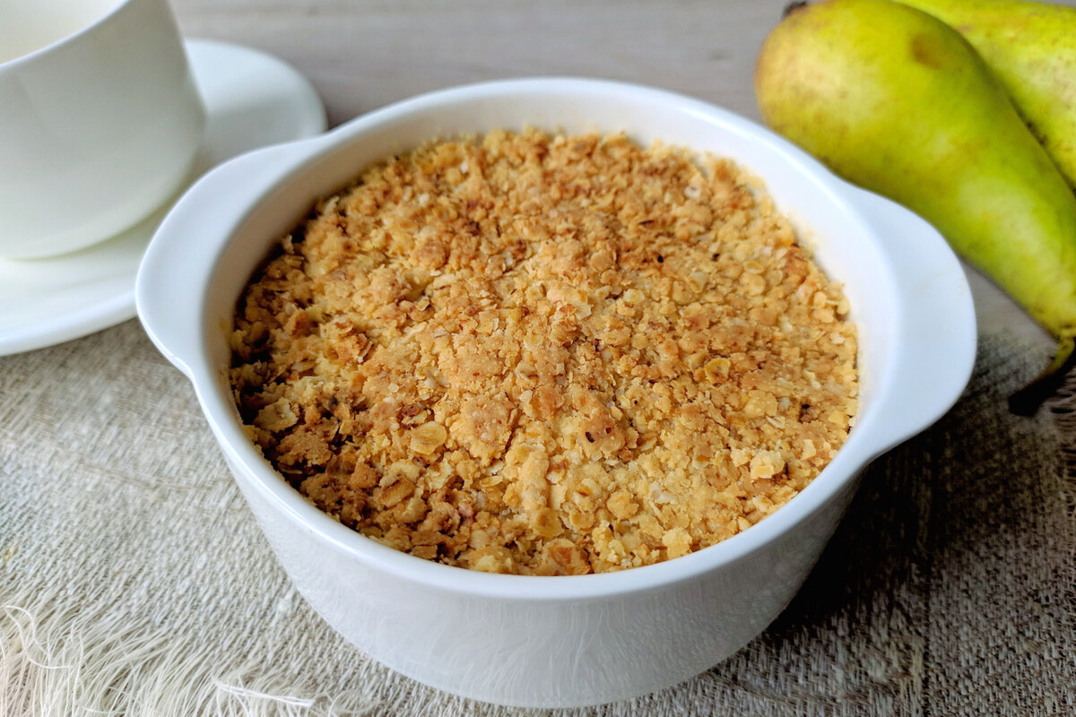 Oat Crumble with Ginger Pear and Blueberries