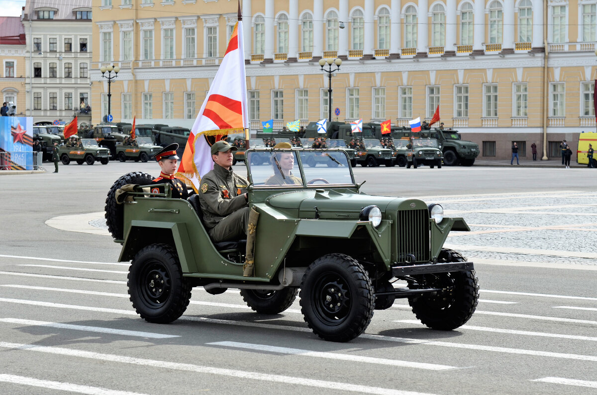 За Т34 следовала наша коробка, головной машиной со знаменем организации был ГАЗ-67, в машине находилась наша молодёжь  которой и продолжать наш путь!