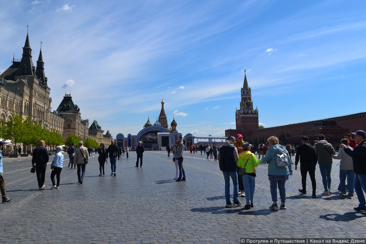 Весь день москва. Красная площадь. Москва прогулка. Площадь для прогулок. Гулять на красной площади.