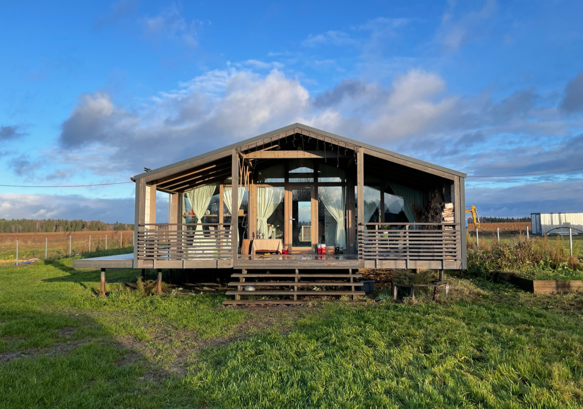 Это наш домик: он маленький, но очень уютный :) Мы сдавали его на время своих путешествий, а сейчас перестали.