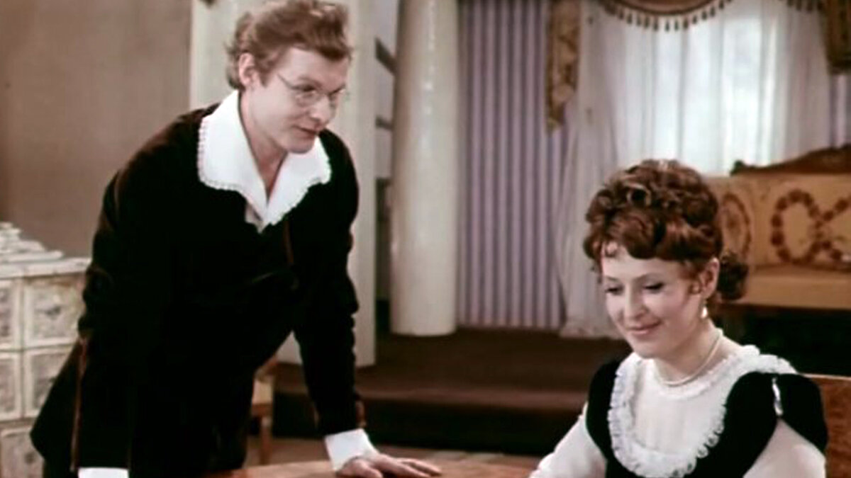Кадр из фильма-спектакля "Горе от ума": Чацкий и Софья
