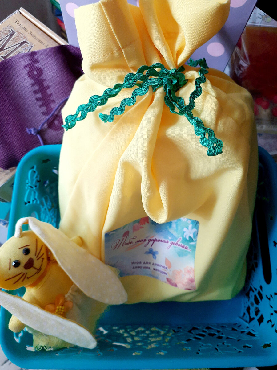 Игра разработана специально для женщин сказкотерапевтами: Т.Зинкевич-Евстигнеева, Н.Амбросьева, Е.Куличковская, Ю.Смирнова, Л.Борисова, Л.Позднякова.