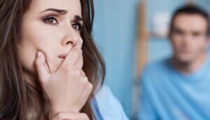
Замуж после или Где найти: Много знакомств с мужчинами 45+ происходит:
— в общем кругу общения. Особенно, на встречах выпускников, корпоративах, банкетах по любому случаю;
— в ведомственных или обычных санаториях, профилакториях, домах отдыха;
— в плавательных бассейнах (мужчины беспокоятся о своем здоровье);
— на ведомственных торжественных концертах и юбилеях;
— на мероприятиях общественных, политических, экологических, религиозных организаций (от пикетов, сборов пожертвований вплоть до паломничества);
— на массовых спортивных или городских мероприятиях (от клубов болельщиков до массовых забегов или заплывов «моржей»);
— в путешествиях (случайные попутчики и обитатели соседних кресел);
— при выгуливании собак, при поисках партнера для вязки любых домашних питомцев;
— во время общения на совершенно любых тематических выставках;
— в круизах на речных или морских пассажирских лайнерах;
— чаепития на работе, особенно – во время командировок;
— любые социальные сети и сайты знакомств.
Знакомства в барах и ресторанах тоже возможны, но в этих местах выше конкуренция с молодыми девушками, что может нанести ощутимый удар по самооценке женщин 45+. Поэтому, советую искать мужчин именно в перечисленных местах, а также умело использовать служебное положение, знакомясь с приятными клиентами, заказчиками, родителями, пациентами, поставщиками, подведомственными и проверяющим (и т.д.), находя их в социальных сетях, выявляя общие контакты, планомерно создавая ситуации для более личного общения.