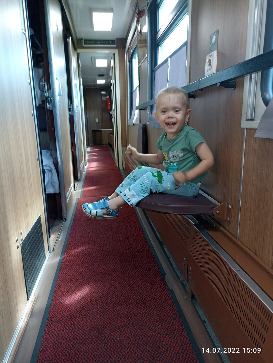 Сын по пути в Анапу. Тогда я позволяла выходить. 