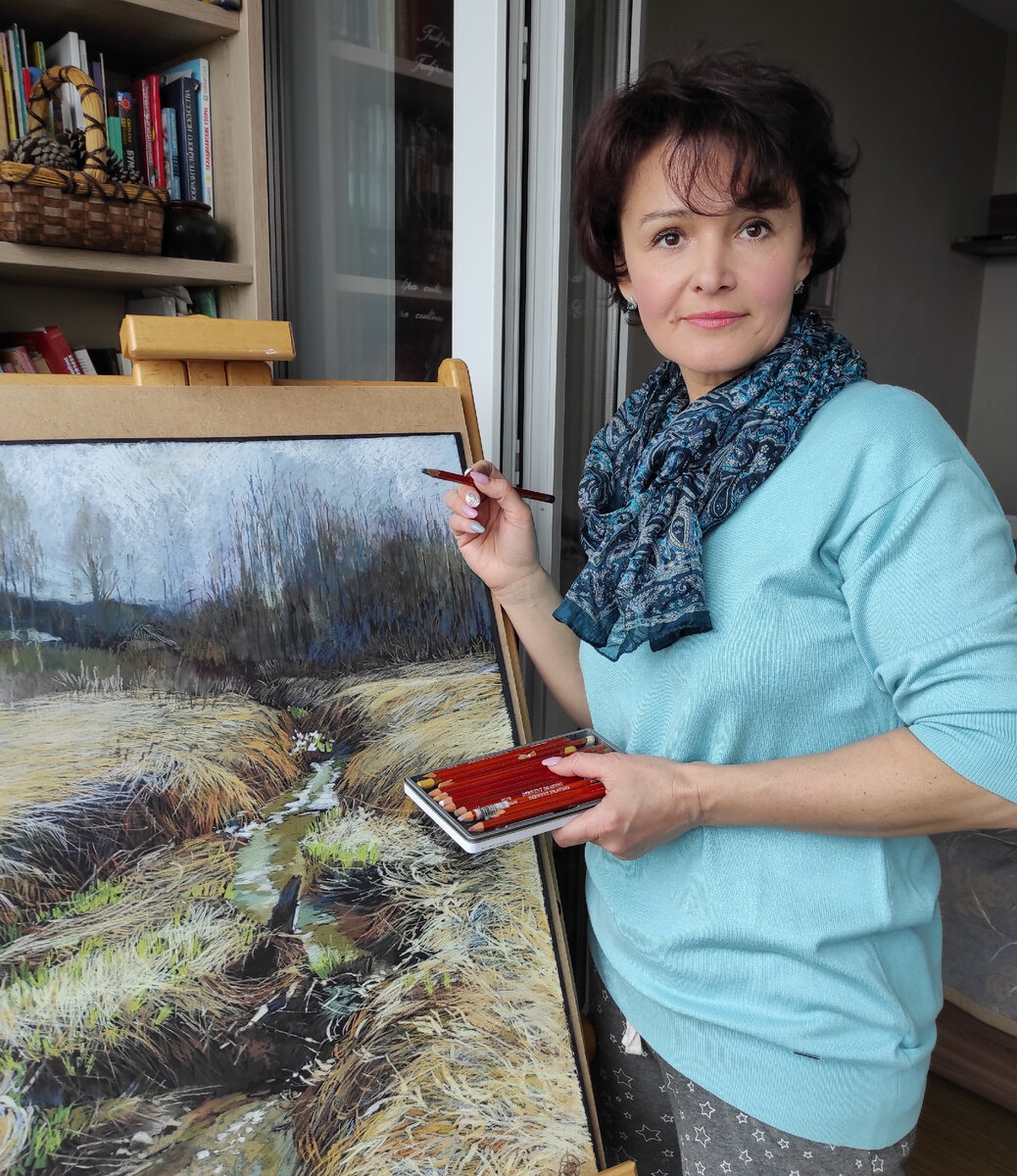 Окончила Московский государственный художественно-промышленный университет им. Строганова, 1996г.
Член Творческого Союза Художников России. Член Ассоциации Мытищинских художников.Член Международного клуба вырезальщиков из бумаги.Художник, дизайнер, преподаватель рисунка и композиции, руководитель Творческой студии-мастерской “Оранжевый кот”. Создатель и руководитель онлайн-школы масляной пастели Олеси Осиповой.Создатель московского областного детского фестиваля-конкурса "Эта волшебная бумага"Организатор и участник международного фестиваля и выставочного проекта "Рейзеле. Искусство вырезания из бумаги в еврейской культуре: традиции и современность".Организатор и участник московского областного выставочного проекта "Крымская весна". Участник международных, всероссийских, областных выставок и конкурсов. Победитель международных и всероссийских художественных проектов.Провела несколько персональных выставок. Работы хранятся в Музее Лихностатис (Крит), монастырь Сурб Хач (Крым), музей г. Борановичи ( Беларусь) в частных коллекциях России, Англии, Португалии, США, Канады, Италии, Греции, Турции.Заслуги в области педагогической и творческой деятельности отмечены Почетными грамотами Министерства культуры Московской области, Администрации Мытищинского района, Московской областной думы. Любовь к путешествиям и рисованию в большой степени влияют на творчество.  Пейзаж с натуры – любимый жанр.  