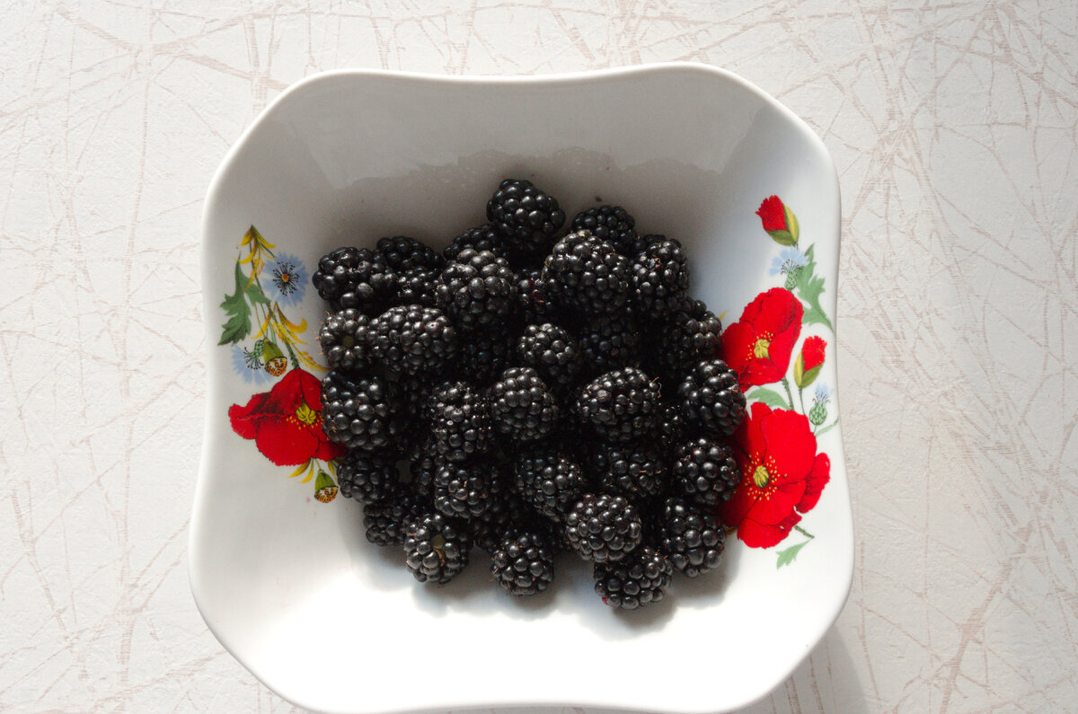 Варенье из ежевики на сковороде