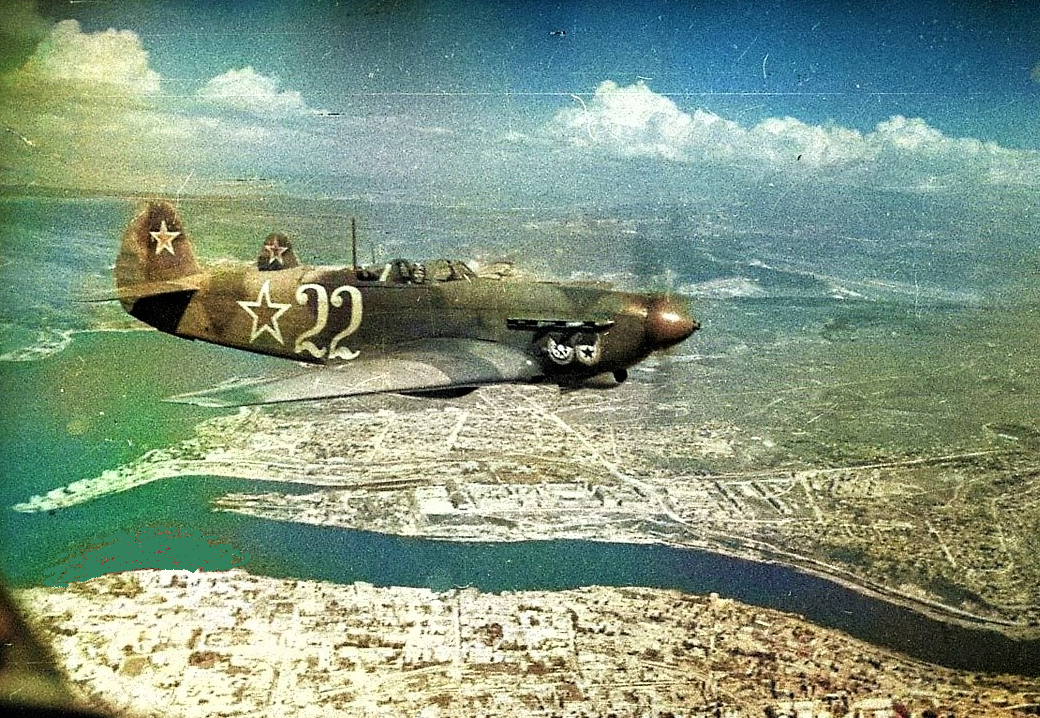 Я -"Як"-истребитель, мотор мой звенит и небо- моя обитель.. Раскрашено.