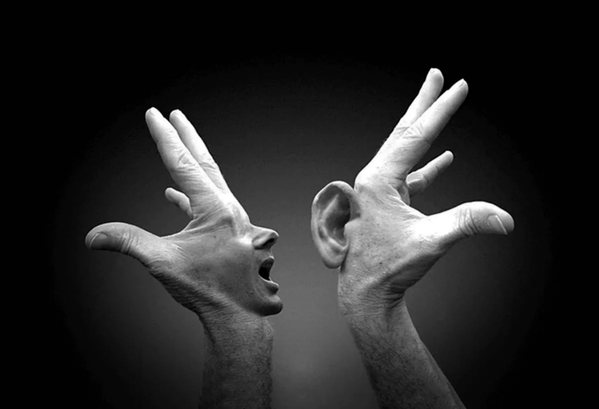 Глухонемой человек с рождения