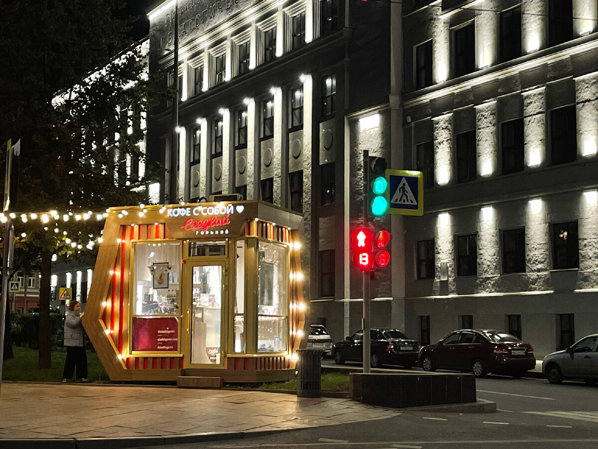 «Сладкий Горький» в осенней иллюстрации. У нас весь город сейчас, как шкатулочка. 