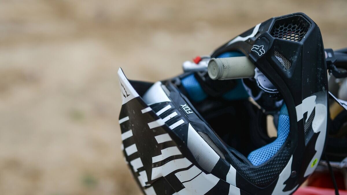    Шлем российского мотогонщика Евгения Бобрышева© РИА Новости / Владимир Астапкович