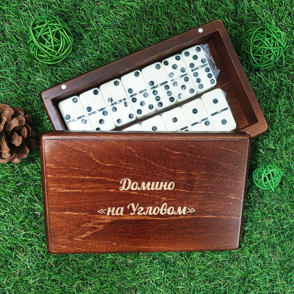 Лазерная гравировка на коллекционном издании игры домино.