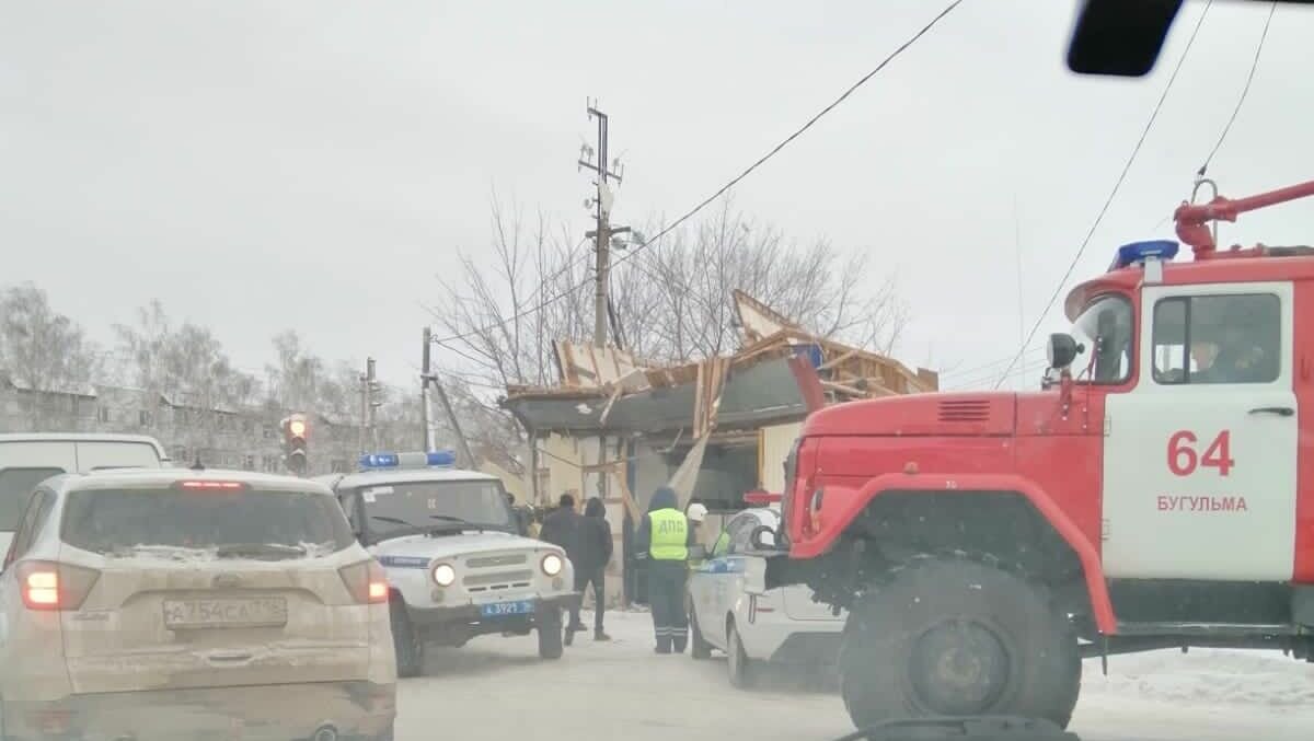     В Бугульме взорвался сервис по установке на автомобили газового оборудования и дозаправке. Об этом Inkazan сообщили очевидцы с места происшествия.