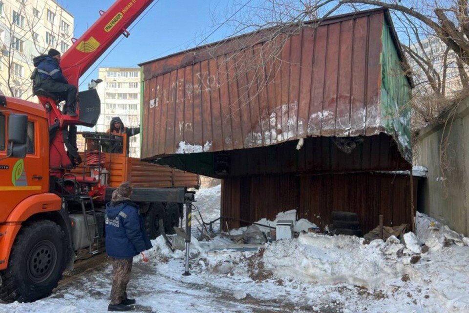     Во Владивостоке сносят нелегальные постройки.  МБУ «Содержание городских территорий»