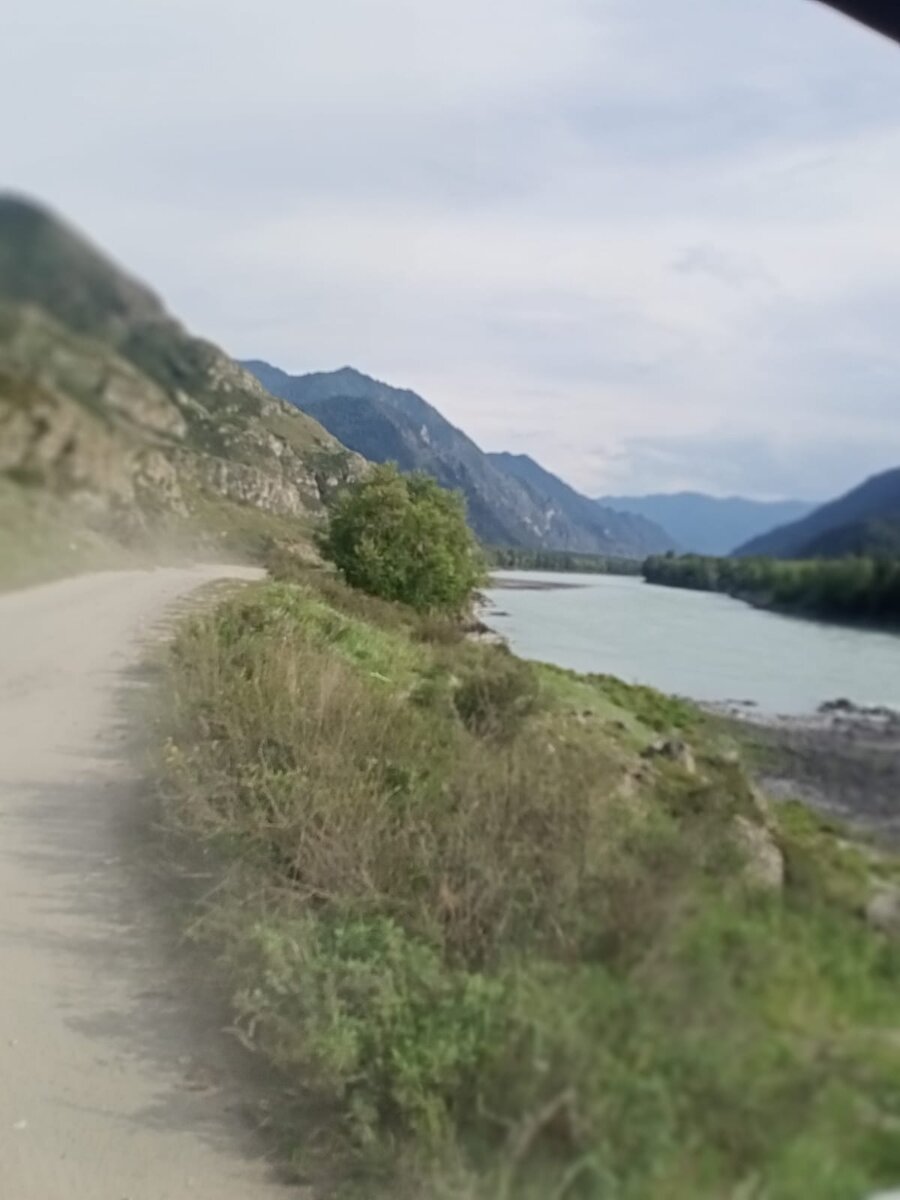 Фотография Елены Смирновой....здесь дорога, совсем не такая, что была  тогда у нас.