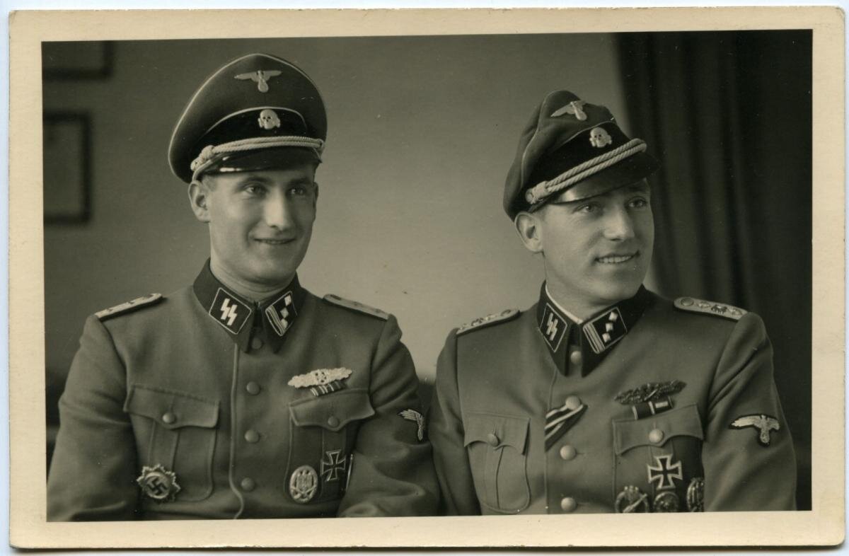 Сс три. Солдат СС 3 Рейх. Офицеры Waffen SS. SD Waffen SS форма. Форма СС И СД 1945.