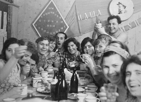 Семейный праздник в кругу родных и близких друзей