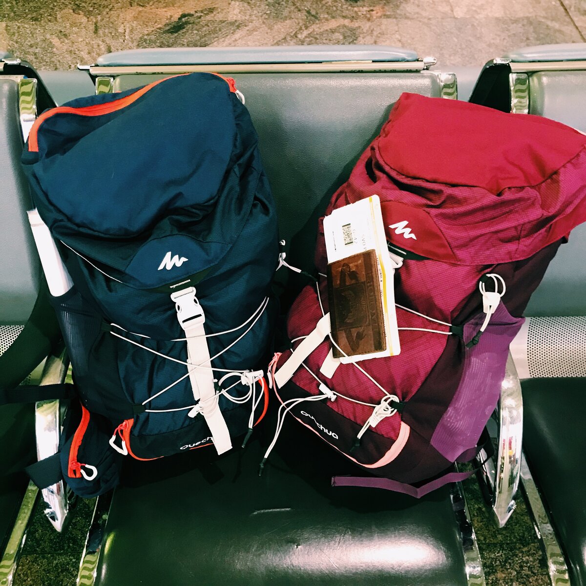 Как видите, рюкзаки наполовину пусты.