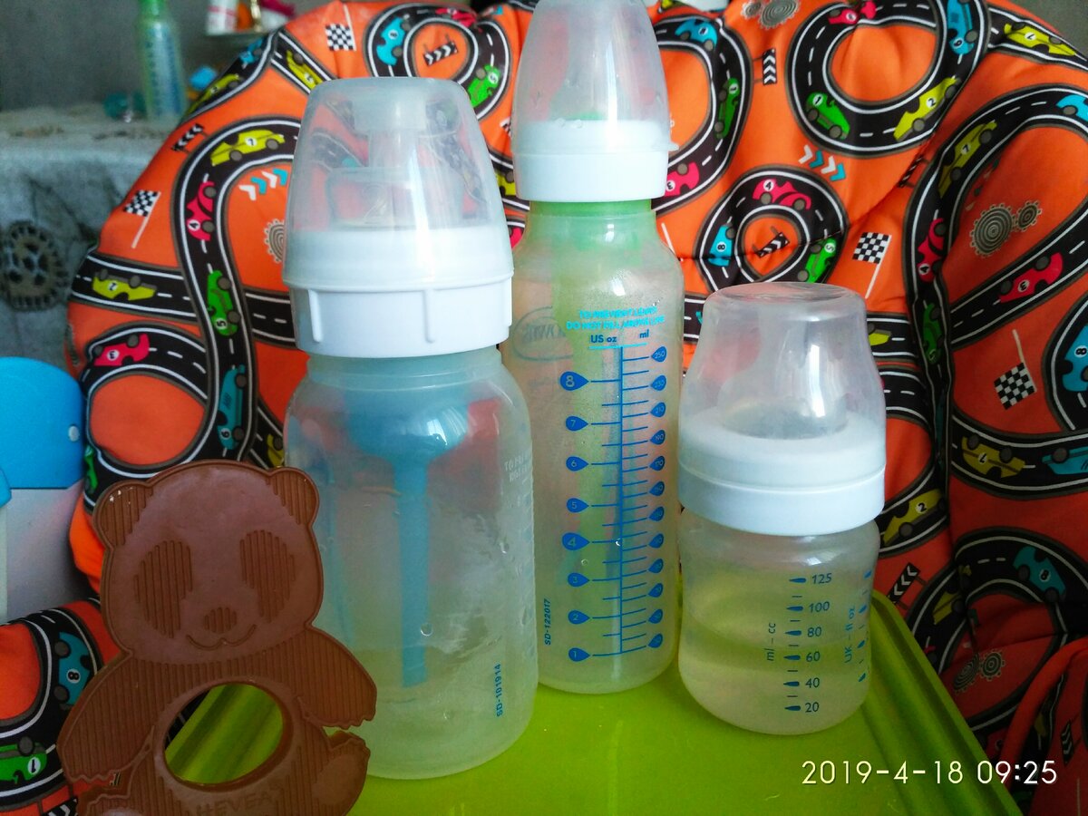 Как выглядит бутылочка. Бутылочка от коликов. Бутылочка от коликов для новорожденных. Бутылочка от газиков для новорожденных. От коликов бутылочки бутылочки для новорожденных.