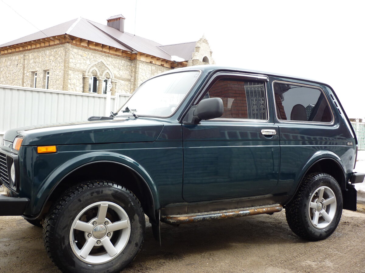 Моя Нива - LADA 4x4. Много жрет и нифига не прет...