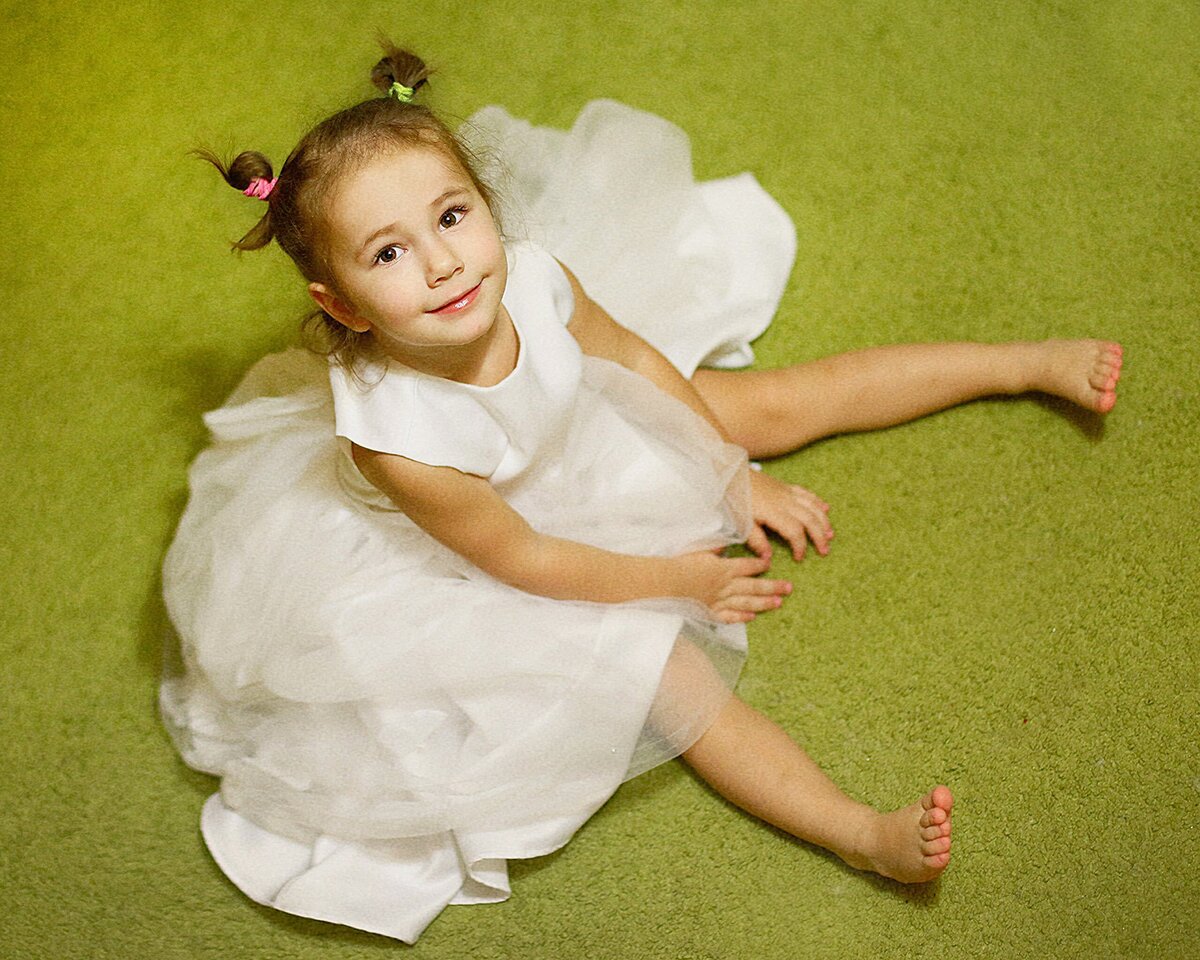 Пышное белоснежное платье обошлось мне в 100 рублей. 