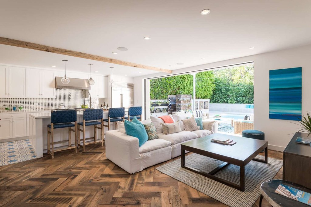 Семейная гостиная  и кухня. Источник: https://www.livejournal.com